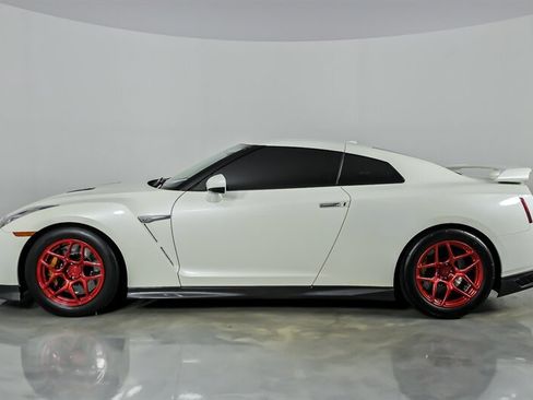Used 2019 Nissan GT-R Premium AWD/4WD image 8