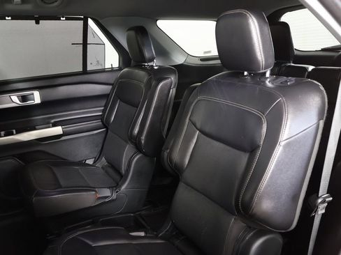 Used 2021 Ford Explorer Limited RWD image 32