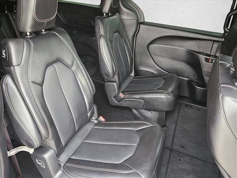 Used 2023 Chrysler Pacifica Touring-L w/ S Appearance Package FWD image 20