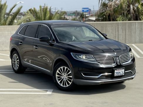 Used 2016 Lincoln MKX Select image 3
