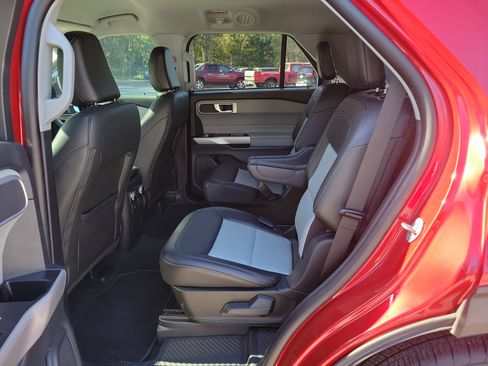 Used 2022 Ford Explorer XLT w/ Equipment Group 202A image 24