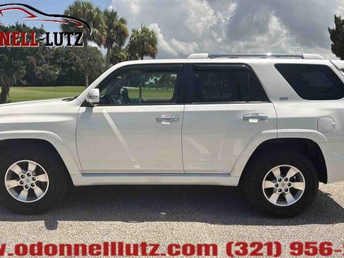 Used 2013 Toyota 4Runner SR5 RWD image 3