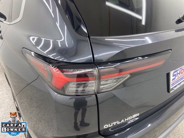 Used 2025 Mitsubishi Outlander SE FWD image 11