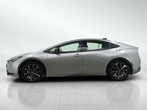Used 2025 Toyota Prius Plug-In Hybrid image 2