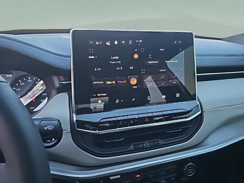 Used 2025 Jeep Compass Limited image 25