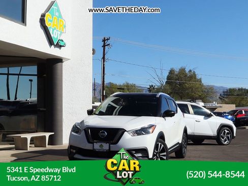 Used 2020 Nissan Kicks SR w/ SR Premium Package FWD image 1