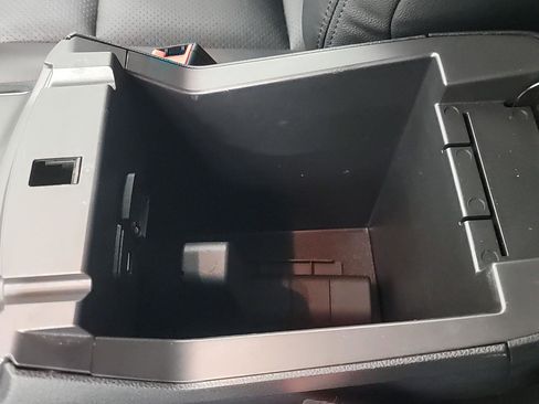 Used 2018 Ford Explorer XLT w/ Equipment Group 201A image 34