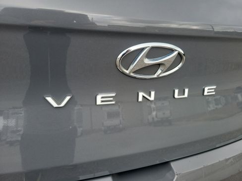 Used 2023 Hyundai Venue SEL image 10