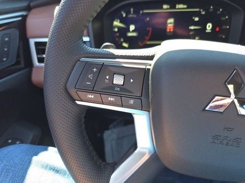 New 2025 Mitsubishi Outlander SEL image 20