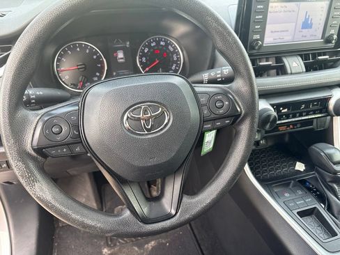 Used 2019 Toyota RAV4 LE FWD image 13