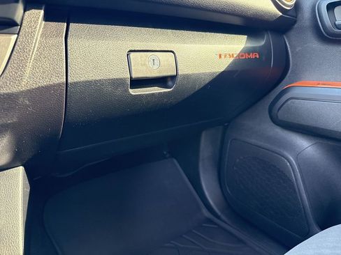 Used 2021 Toyota Tacoma SR AWD/4WD image 31