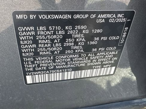 Used 2025 Volkswagen Atlas SE image 33