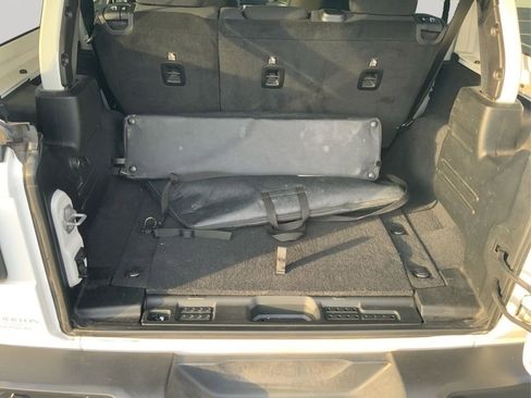 Used 2018 Jeep Wrangler Unlimited Sahara image 11