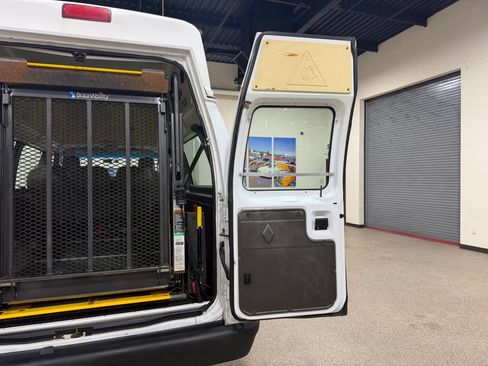 Used 2014 Ford E-250 and Econoline 250 Extended w/ Power Group RWD image 25