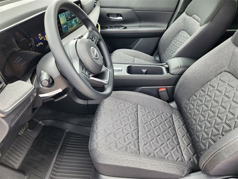 New 2025 Nissan Kicks SV image 9