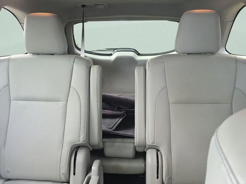 Used 2016 Toyota Highlander Limited Platinum image 10