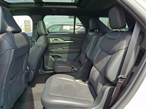 Used 2025 Ford Explorer ST AWD/4WD image 10