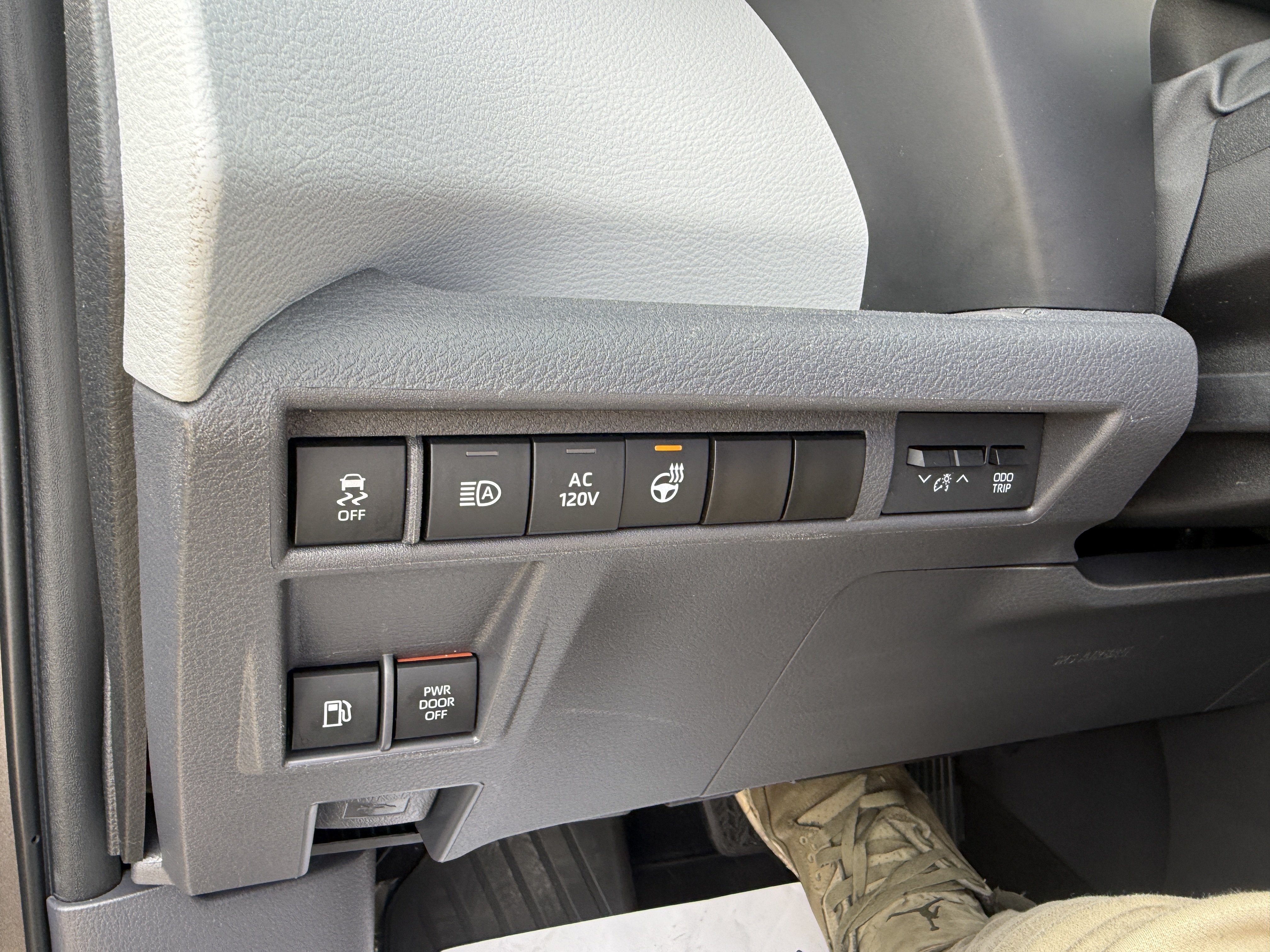 Used 2022 Toyota Sienna XSE AWD/4WD image 23