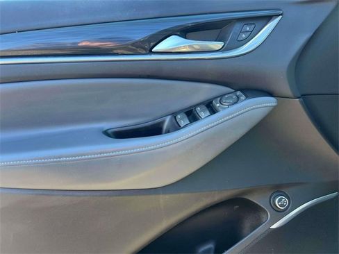 Used 2018 Buick Enclave Essence image 11