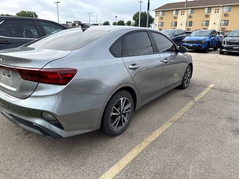 Used 2022 Kia Forte LXS FWD image 4