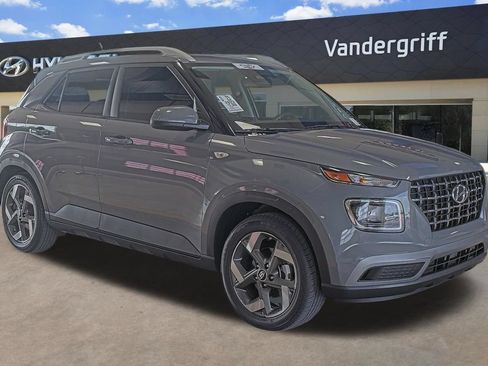 Used 2023 Hyundai Venue SEL w/ Cargo Package FWD image 4