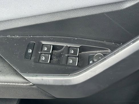 Certified 2025 Volkswagen Jetta SE image 17