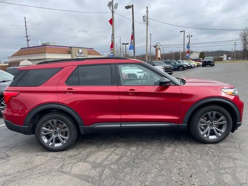 Used 2023 Ford Explorer XLT w/ Equipment Group 202A image 8