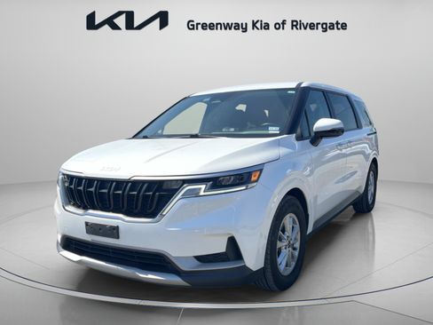 Used 2023 Kia Carnival LX FWD image 3