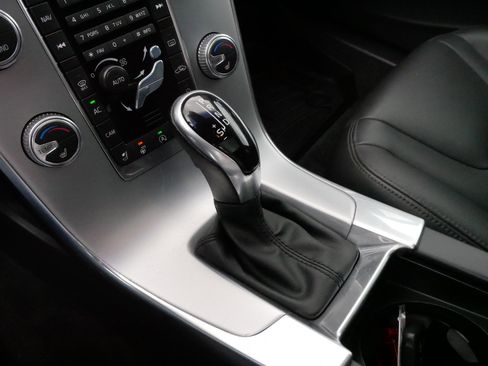 Used 2018 Volvo V60 T5 Cross Country w/ Convenience Package image 24