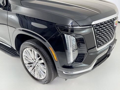 Used 2025 Cadillac Escalade ESV Premium Luxury AWD/4WD image 34