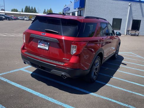 Used 2023 Ford Explorer XLT w/ Equipment Group 202A AWD/4WD image 5