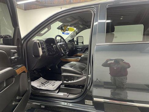 Used 2018 Chevrolet Silverado 2500 High Country w/ Duramax Plus Package AWD/4WD image 7
