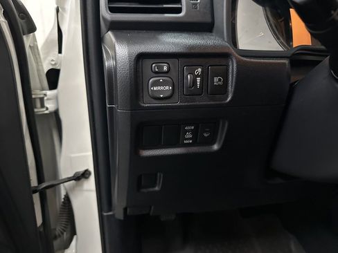 Used 2022 Toyota 4Runner SR5 AWD/4WD image 31