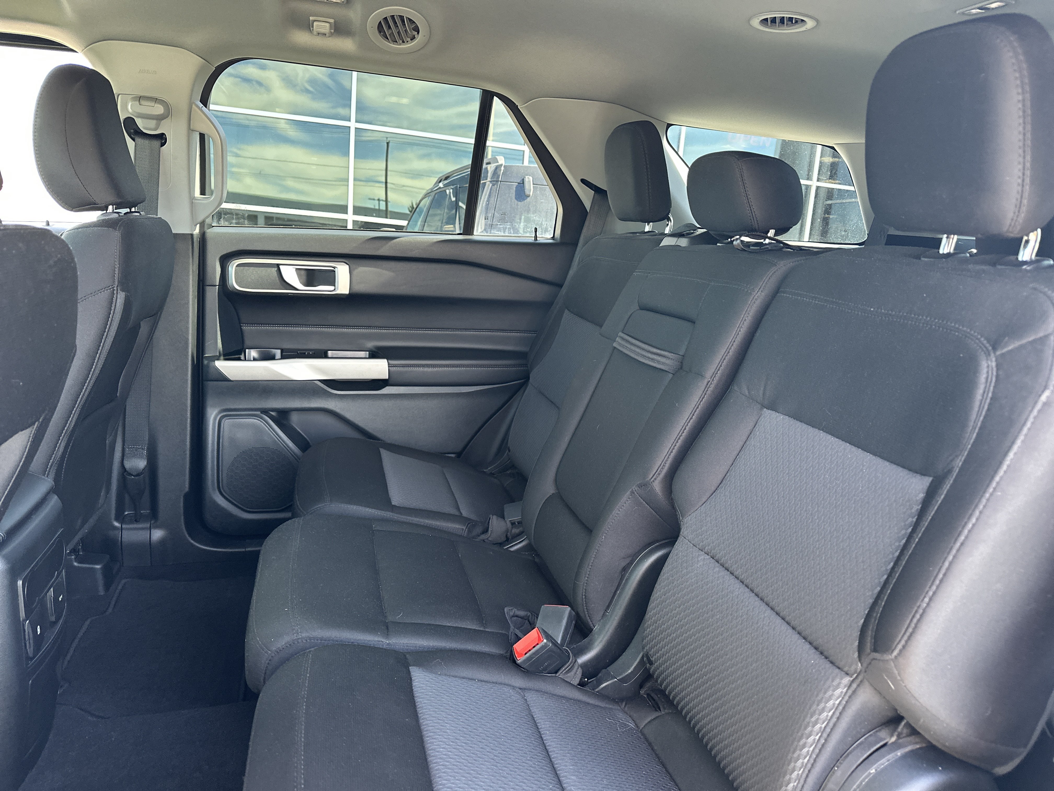 Used 2023 Ford Explorer XLT AWD/4WD image 9