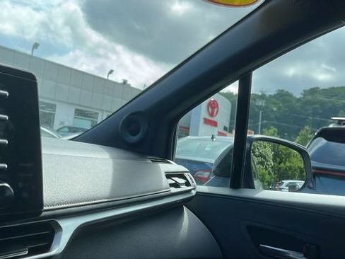 Certified 2024 Toyota Sienna XLE Woodland Edition image 18