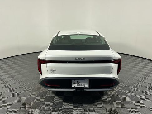 New 2025 Kia K4 LXS image 4