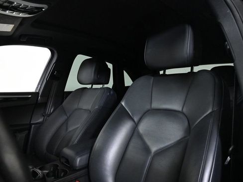 Certified 2023 Porsche Macan S image 5