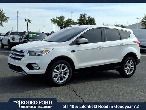 Certified 2019 Ford Escape SE FWD image 1