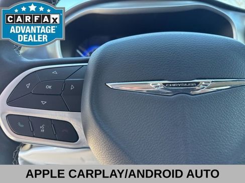 Used 2024 Chrysler Pacifica Touring-L FWD image 32