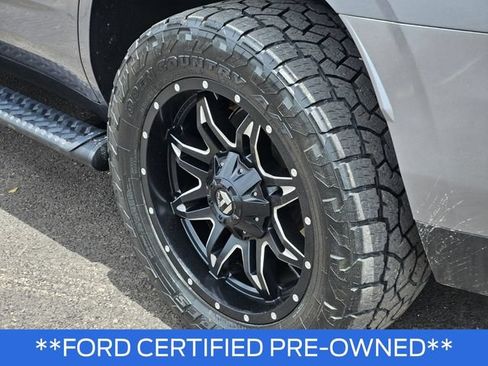 Used 2022 Chevrolet Tahoe Z71 w/ Luxury Package AWD/4WD image 7