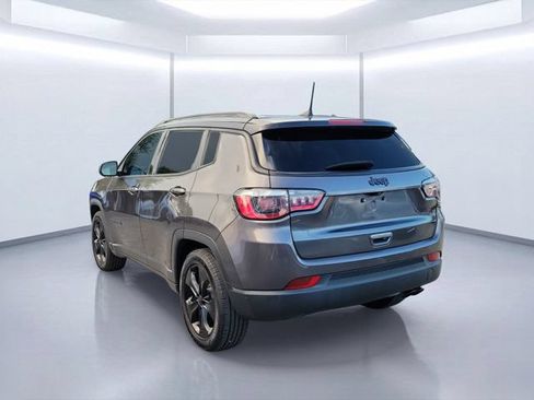Used 2021 Jeep Compass Latitude FWD image 3