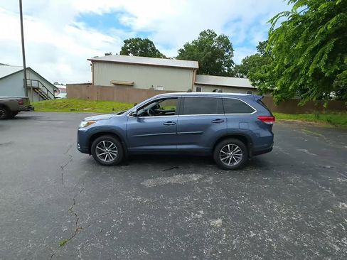 Used 2019 Toyota Highlander XLE AWD/4WD image 9