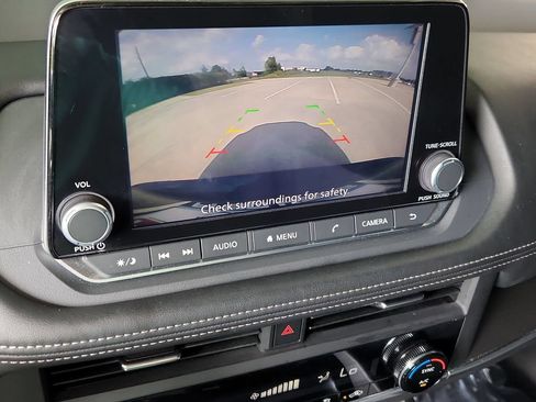 Used 2025 Nissan Rogue SV FWD image 20