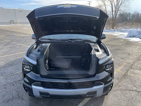 Used 2025 Chevrolet Silverado EV LT image 10