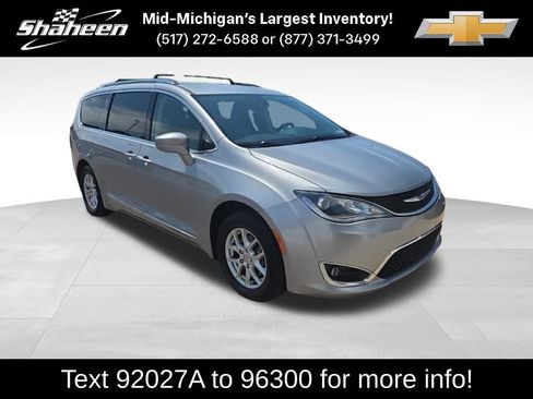 Used 2020 Chrysler Pacifica Touring-L FWD image 1