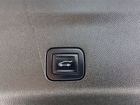 Used 2022 Chevrolet Suburban RST image 36