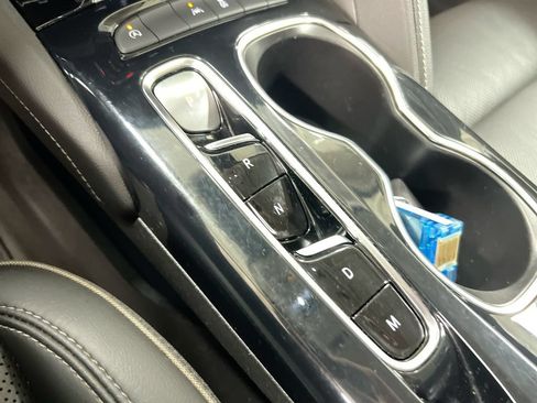 Used 2022 Buick Envision Essence w/ Technology Package I FWD image 17