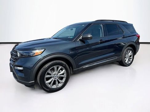 Certified 2022 Ford Explorer XLT w/ Equipment Group 202A image 3