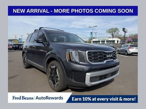 Used 2025 Kia Telluride S image 1