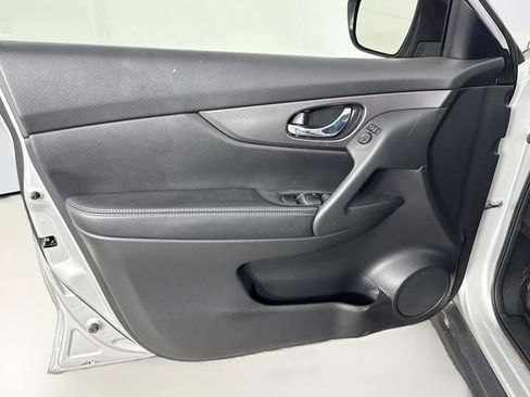 Used 2016 Nissan Rogue S AWD/4WD image 18
